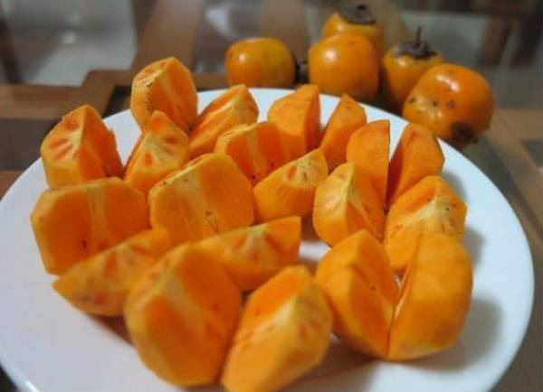 Hồng giòn vào mùa ăn vừa ngọt vừa giàu dinh dưỡng, nhưng bạn cần lưu ý 5 điều để tránh nguy cơ tắc ruột - Hình 4