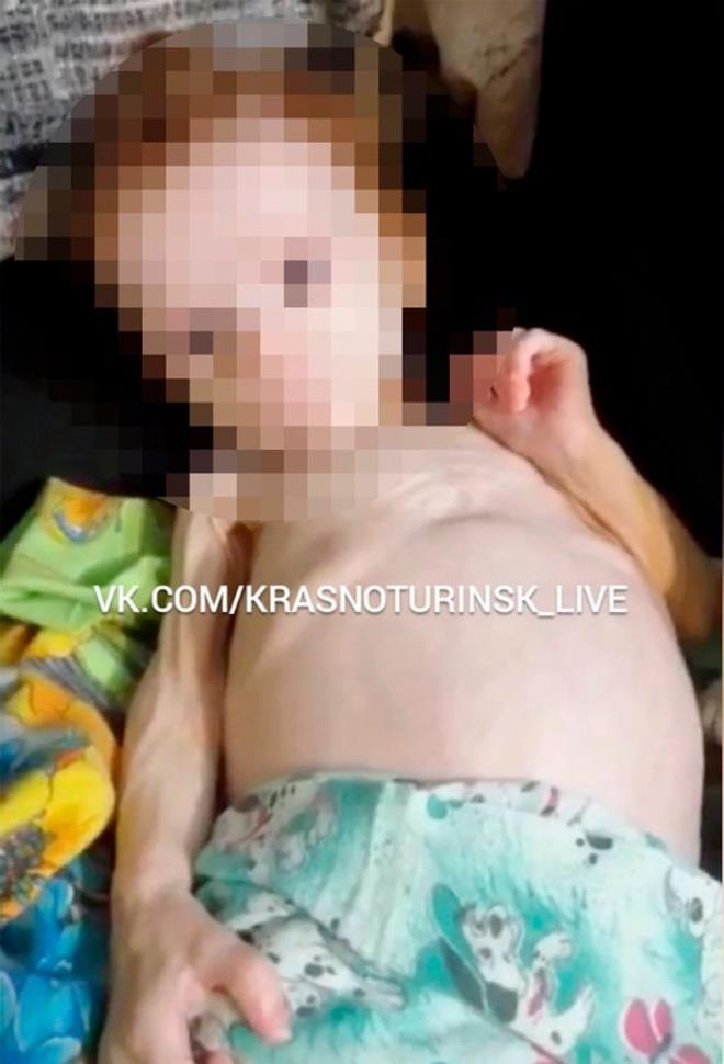 Kinh hoàng bà mẹ muốn giết con bằng cách bỏ đói trong tủ quần áo - Hình 2