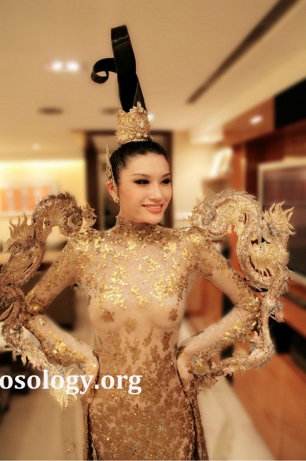 Loạt Trang Phục Dân Tộc Gây Tranh Cãi: Sốc Nhất Là Bầu Ngực Giả Lộ Thiên  Của Miss Universe Thailand 2020 - Phong Cách Sao - Việt Giải Trí