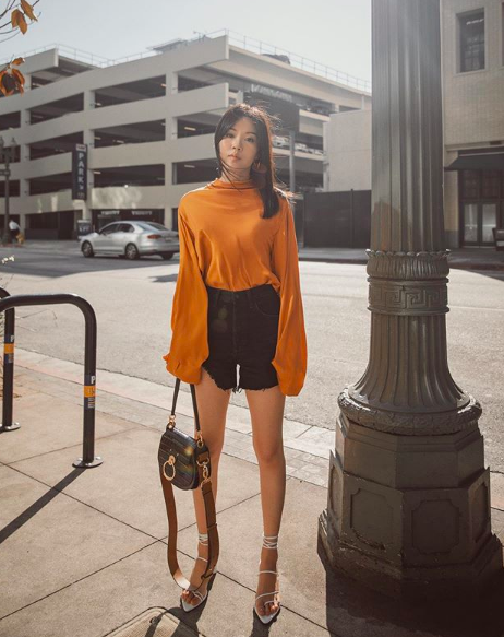 Mang sắc nắng vào tủ đồ Thu đông với gam màu vàng Saffron - Hình 7