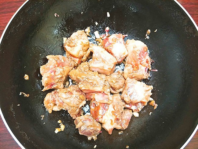 Món ngon cuối tuần: Cách làm sườn non kho dứa ngon bá cháy - Hình 3