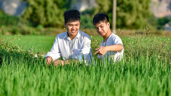 Nam sinh 10 năm cõng bạn đến trường: Vĩ thanh buồn hay một kết thúc có hậu? - Hình 2