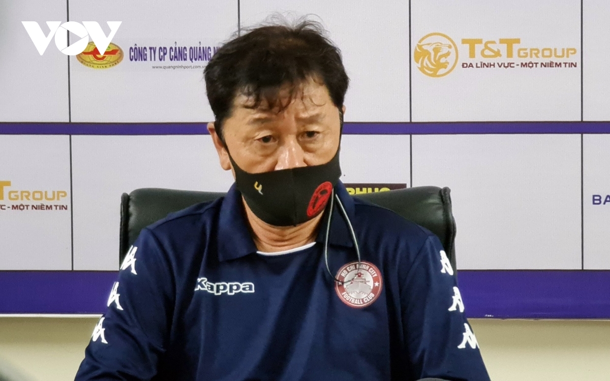 Sốc vì CLB TPHCM thua Hà Nội FC, HLV Chung Hae Seong bỏ họp báo? - Hình 1