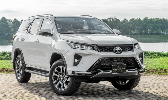 SUV 7 chỗ 'đua' cải tiến, Mitsubishi Pajero Sport quyết chiến Toyota Fortuner - Hình 4