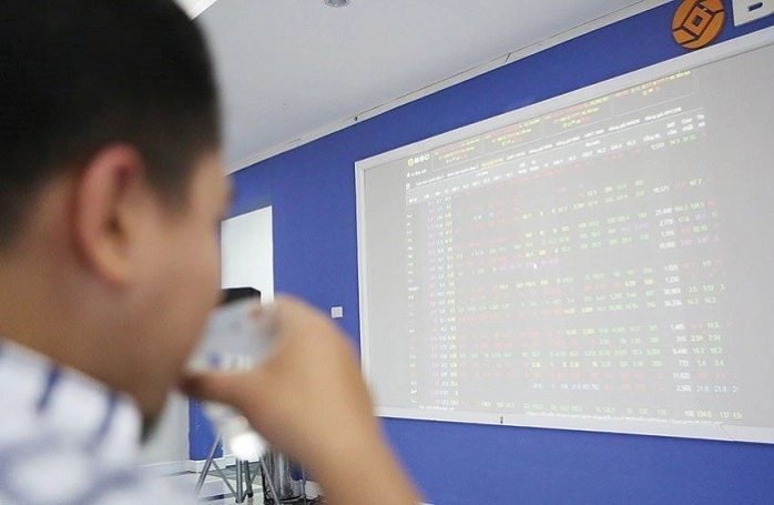 VN-Index trước áp lực đảo chiều: Trông chờ lực đỡ từ chỉ báo vĩ mô và môi trường lãi suất thấp - Hình 1