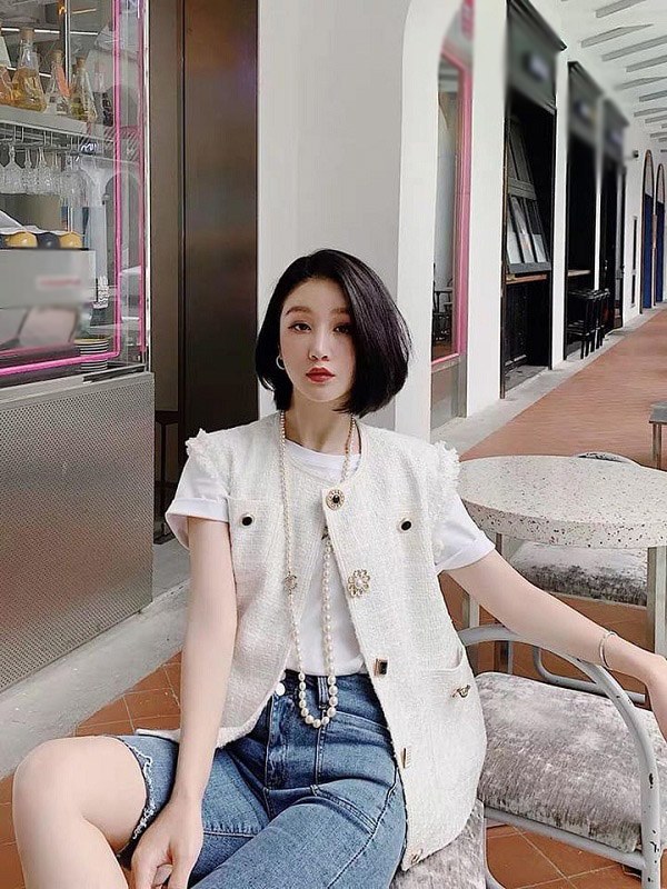 Những kiểu áo giấu eo bánh mì dành cho ngày giao mùa - Hình 15