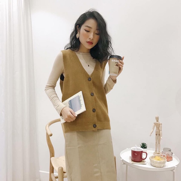 Những kiểu áo giấu eo bánh mì dành cho ngày giao mùa - Hình 6
