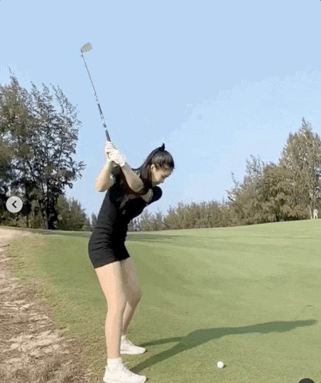 Hotgirl RMIT khoe dáng trên sân cỏ khiến hội golf thủ đổ rầm rầm - Hình 8