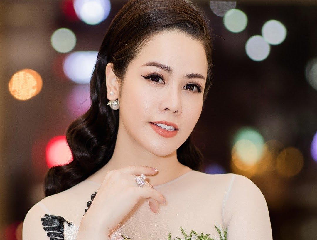 Nhìn lại 20 năm làm nghề của Nhật Kim Anh: Nổi tiếng, giàu có nhưng lắm thị phi từ ly hôn đến cặp trai trẻ - Hình 2