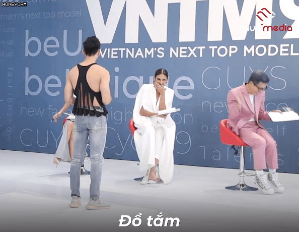 Thí sinh Vietnams Next Top Model mặc áo thủng lỗ chỗ khiến Mâu Thủy không rời mắt, Võ Hoàng Yến - Nam Trung bò lăn ra cười - Hình 6