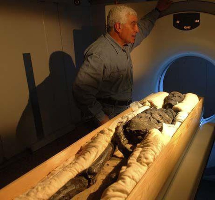 Open the lid of Egypt's most famous coffin, suddenly see what's inside - Photo 6