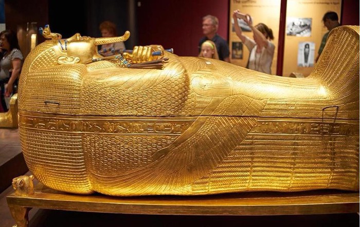 Open the lid of Egypt's most famous coffin, suddenly see what's inside - Photo 1