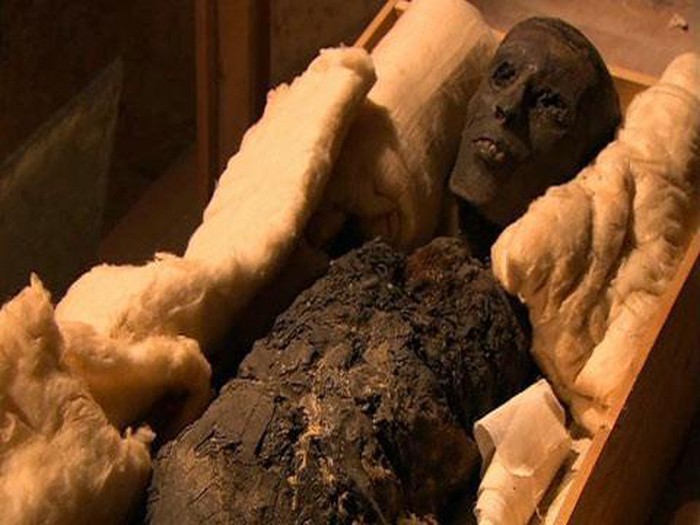 Open the lid of Egypt's most famous coffin, suddenly see what's inside - Photo 9