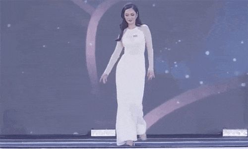 Những màn catwalk như mãng xà, bạch tuộc gây sốc của mỹ nhân Việt - Hình 1