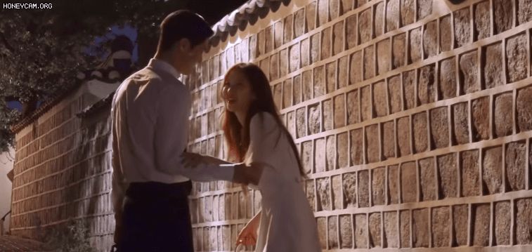 Go Kyung Pyo hôn nhẹ mà Seohyun ngã liêu xiêu ở hậu trường Đời Tư, chị đại lừa đảo sao lại dễ đổ thế này? - Hình 2