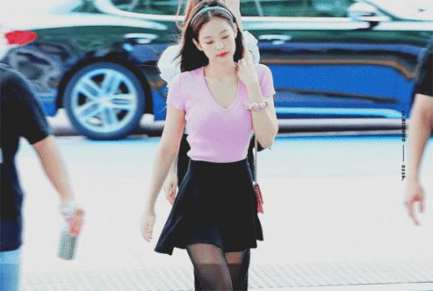 Jennie (BLACKPINK) gây sốt với loạt ảnh ấu thơ: Ra dáng Fashionista từ bé, còn diện áo có chữ hao hao Đà Nẵng - Hình 6