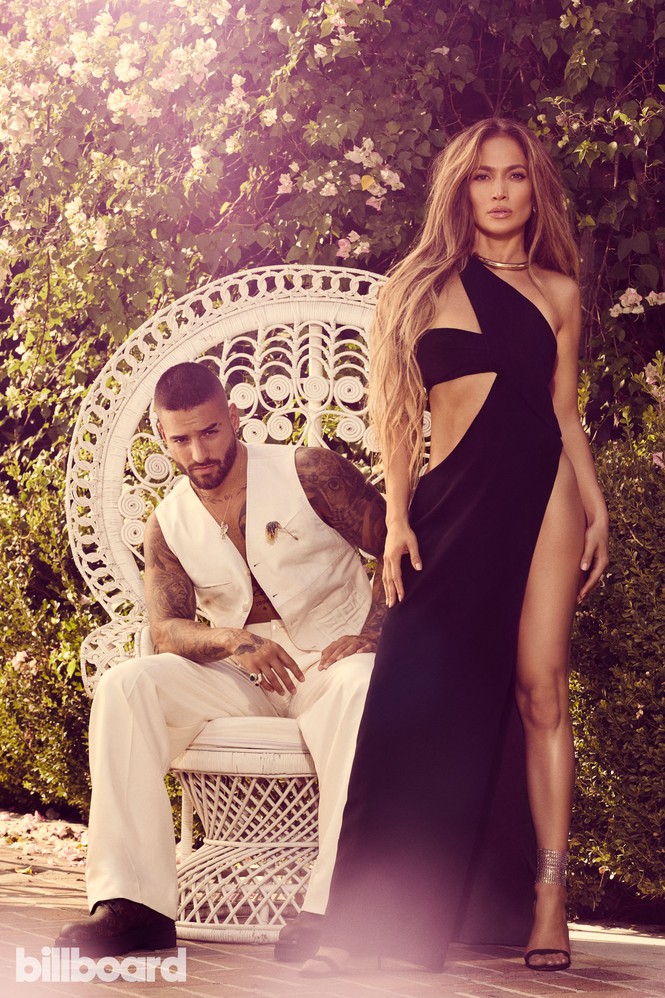Jennifer Lopez wears a sexy low-cut dress with a young man 25 years younger - Picture 2