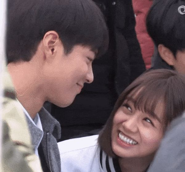 Cặp đôi Reply 1988 tái ngộ, netizen đào lại khoảnh khắc Hyeri tình tứ với Park Bo Gum trước mặt bạn trai xịn Ryu Jun Yeol - Hình 5