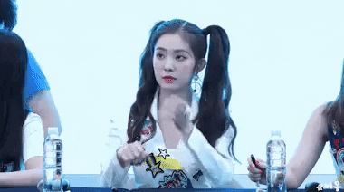 Là thủ lĩnh Red Velvet nhưng Irene từng phá đội hình, chọn ngồi vị trí center ngay trong fansign khiến đồng đội khó xử? - Hình 7