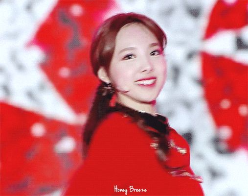 TWICE cứ comeback là thấy Nayeon hát mở bài, vì đâu mà được ưu ái làm tiên tử mở màn dù không phải main vocal? - Hình 1