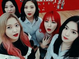 Chưa hết phốt: Irene bị soi thái độ khó chịu với thành viên Red Velvet, lườm Joy - Wendy như dao cau liếc vào mỏm đá - Hình 4