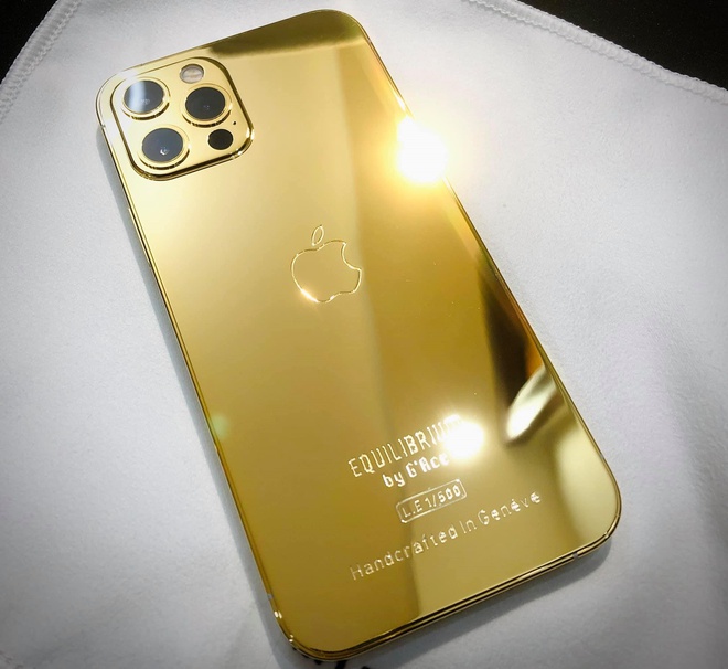 Với chiếc iPhone 12 Pro mạ vàng giá 100 triệu, bạn sẽ có cơ hội sở hữu một sản phẩm độc đáo và đẳng cấp nhất hiện nay. Không chỉ với thiết kế sang trọng mà còn với cấu hình mạnh mẽ và khả năng vận hành tối ưu, chiếc điện thoại này là sự lựa chọn hoàn hảo cho những người yêu công nghệ đích thực.