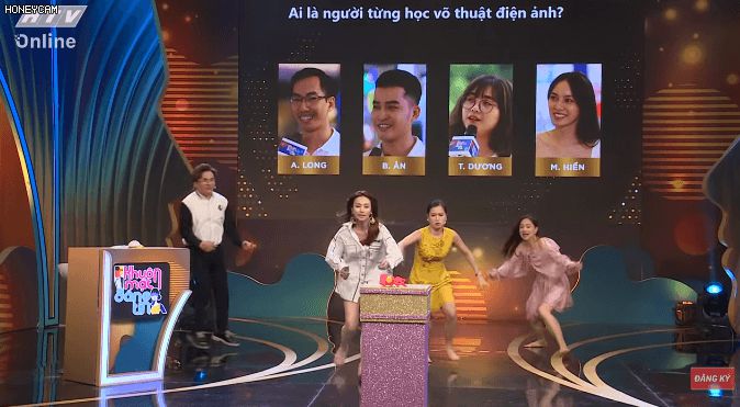 Lâm Vỹ Dạ gây tranh cãi dữ dội vì có thái độ cộc cằn với Ngân Khánh, chơi gameshow thua liền hất đổ đồ của chương trình - Hình 1