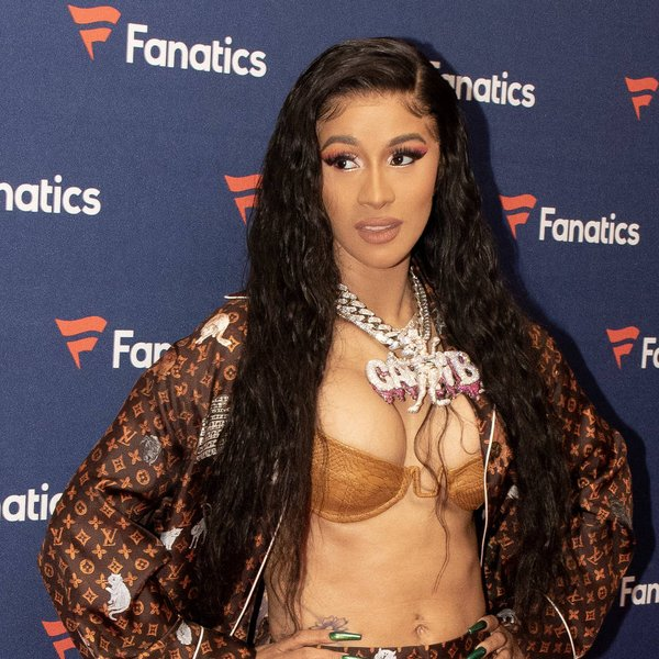 Breathtaking clip of Rapper Cardi B talking, her bust looks like it's about to jump out of her shirt - Photo 9