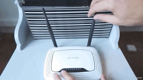 Những đồ vật không nên nằm cạnh bộ phát sóng Wi-Fi - Hình 3