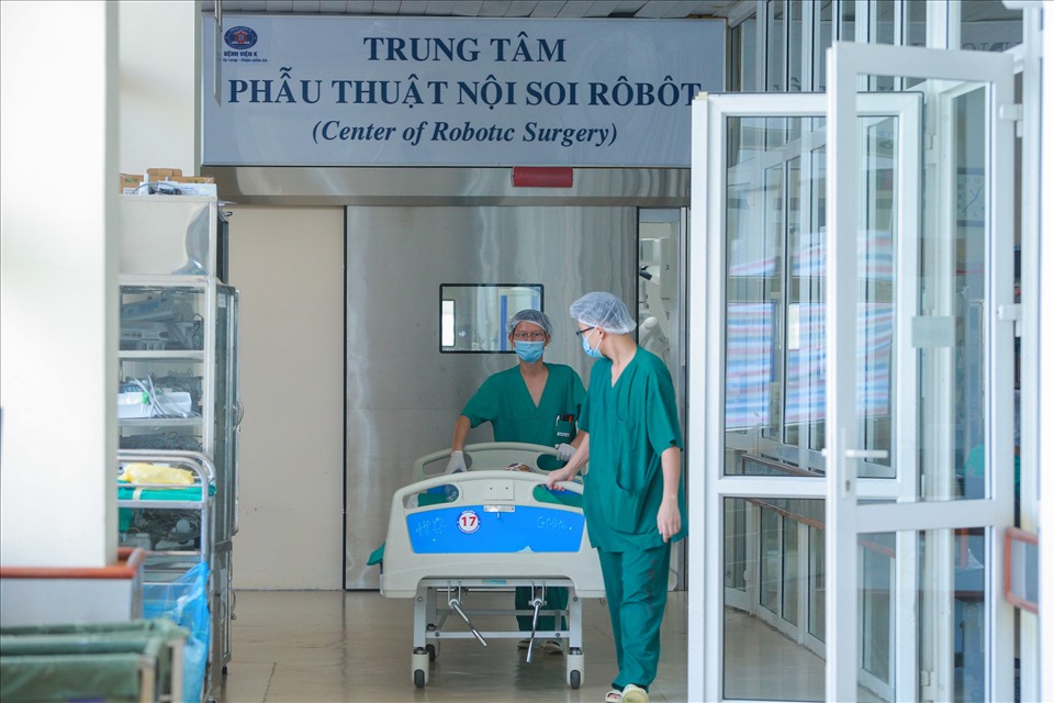 phau thuat benh nhan ung thu bang robot thong minh ba6 5272888