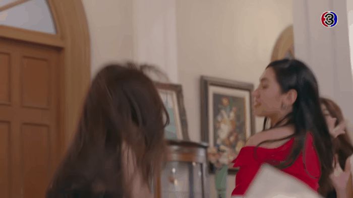 Bà cả đáp nhẹ đầu tiểu tam vào đĩa mì, tát liên hoàn cả chồng lẫn tình địch, màn đánh ghen đã mắt nhất năm đây rồi! - Hình 5