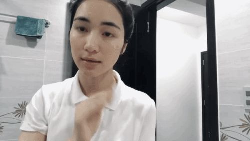 Học Hòa Minzy cách đuổi sạch mụn nhờ skincare hơn 1 tiếng mỗi ngày - Hình 10