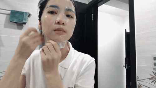 Học Hòa Minzy cách đuổi sạch mụn nhờ skincare hơn 1 tiếng mỗi ngày - Hình 11