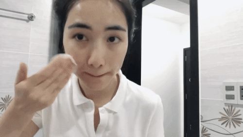 Học Hòa Minzy cách đuổi sạch mụn nhờ skincare hơn 1 tiếng mỗi ngày - Hình 6