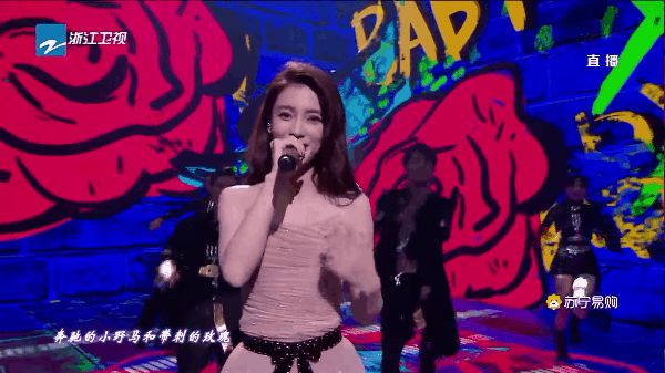 Angela Baby tự dưng vừa hát vừa rap rồi lụt trong chỉ trích: Ngang phè như hết hơi, yên phận làm mẫu ảnh đi show thôi chị ơi! - Hình 3