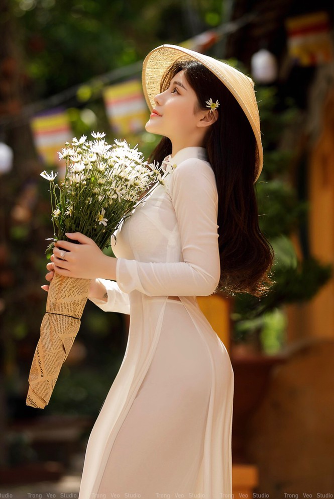 Thiếu nữ 2K3 đẹp dịu dàng trong tà áo dài trắng - Hình 4