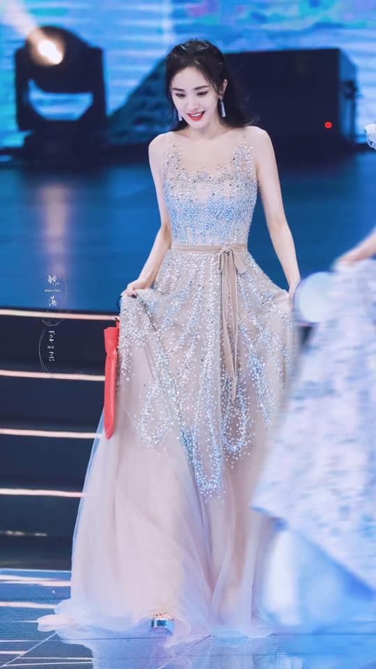 Đầm dạ hội lộng lẫy của Dương Mịch  VnExpress Giải trí