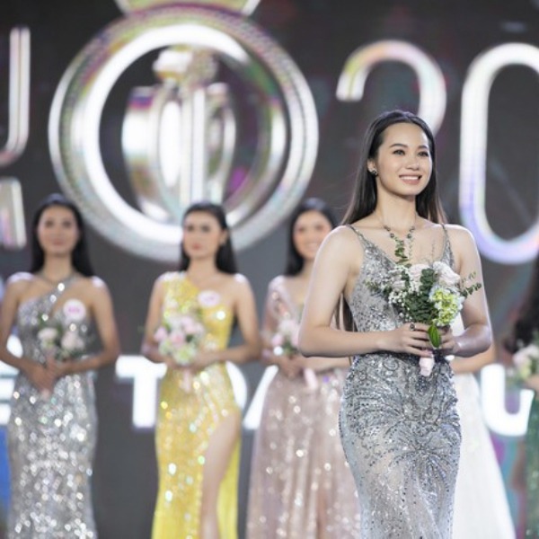 Chơi trội diện bikini 2 mảnh, 10X nổi bần bật giữa dàn thí sinh Hoa hậu Việt Nam 2020 - Hình 6