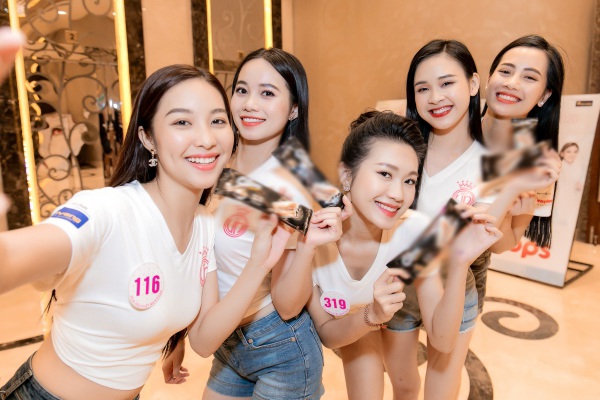 Chơi trội diện bikini 2 mảnh, 10X nổi bần bật giữa dàn thí sinh Hoa hậu Việt Nam 2020 - Hình 8