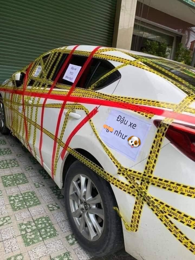 Chủ nhà dán bùa ôtô đỗ trước cửa - Hình 4