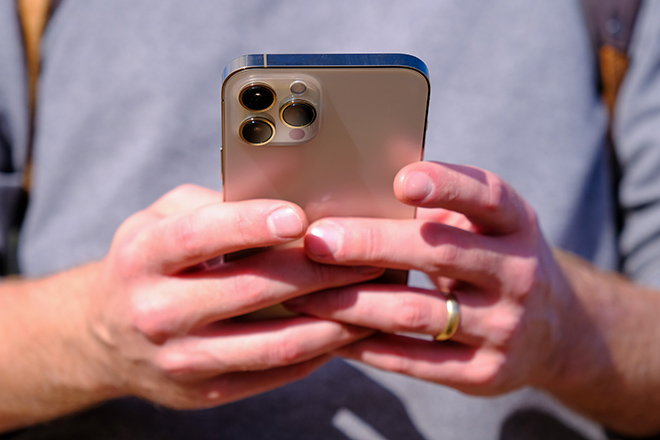 Đâu là quốc gia đang bán iPhone 12 đắt nhất thế giới? - Hình 1