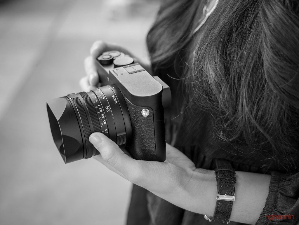 Khui hộp Leica Q2 Monochrom tại Việt Nam giá 155 triệu - Hình 19