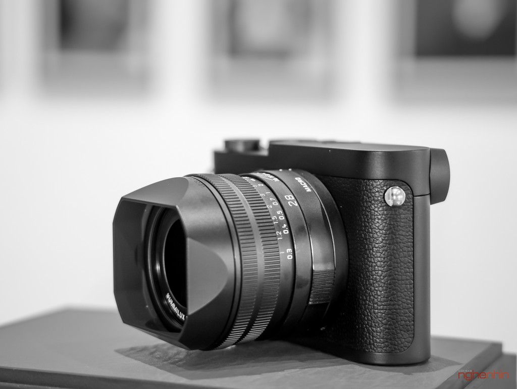 Khui hộp Leica Q2 Monochrom tại Việt Nam giá 155 triệu - Hình 9