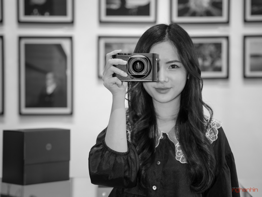 Khui hộp Leica Q2 Monochrom tại Việt Nam giá 155 triệu - Hình 18