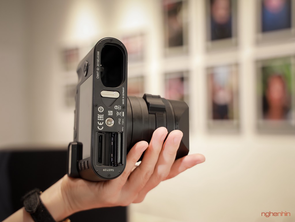 Khui hộp Leica Q2 Monochrom tại Việt Nam giá 155 triệu - Hình 15