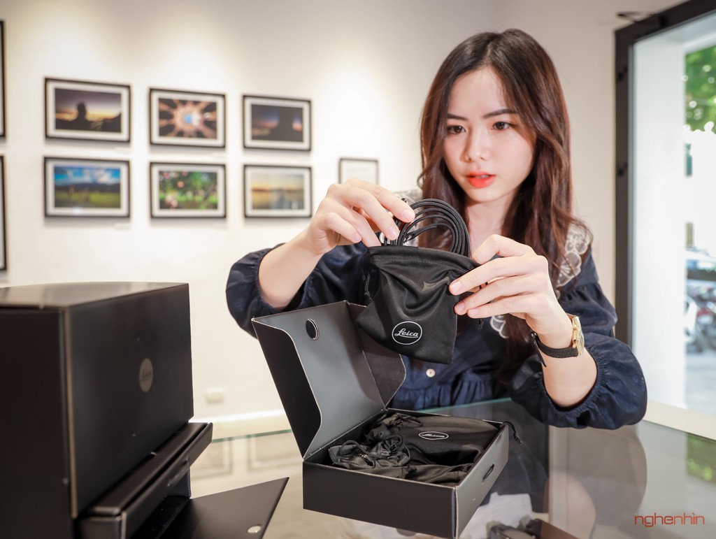 Khui hộp Leica Q2 Monochrom tại Việt Nam giá 155 triệu - Hình 4