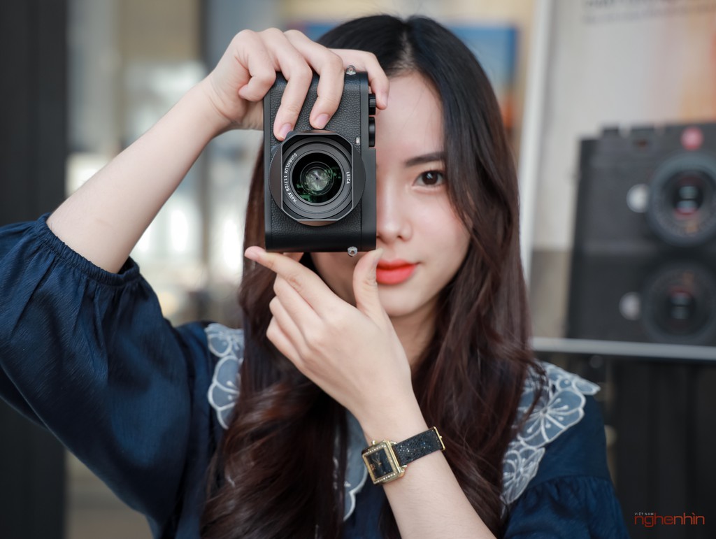 Khui hộp Leica Q2 Monochrom tại Việt Nam giá 155 triệu - Hình 22