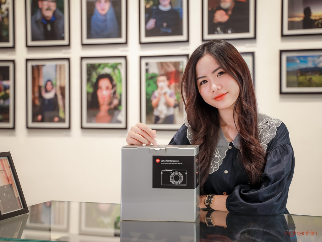 Khui hộp Leica Q2 Monochrom tại Việt Nam giá 155 triệu - Hình 1