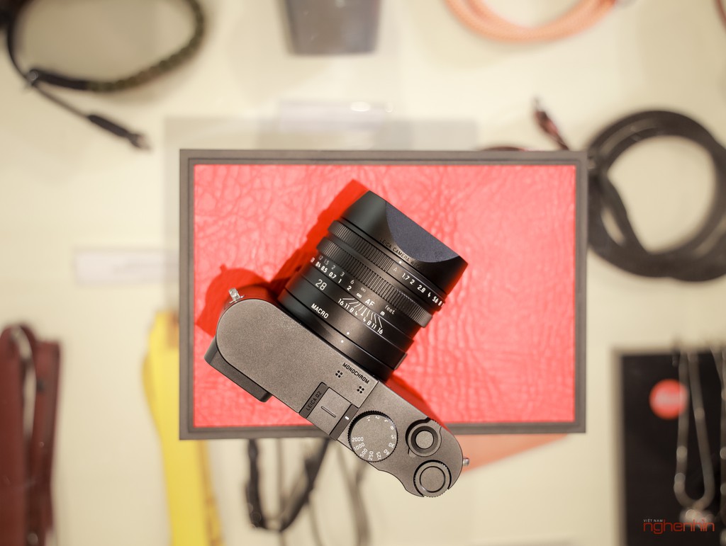 Khui hộp Leica Q2 Monochrom tại Việt Nam giá 155 triệu - Hình 17
