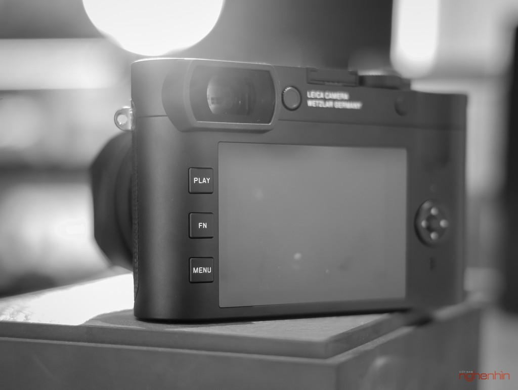 Khui hộp Leica Q2 Monochrom tại Việt Nam giá 155 triệu - Hình 14